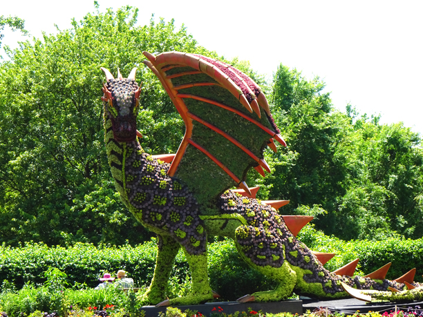 Dragon sculpture