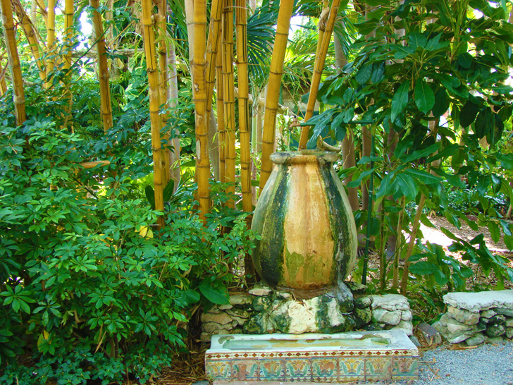 Fountain for Six Toed Cats Key West